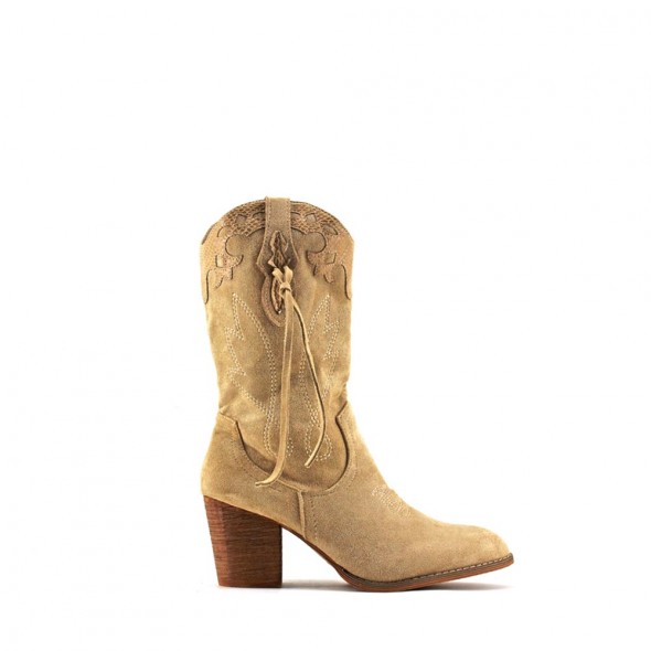 Bota Campera Bordado Tacón Ancho
